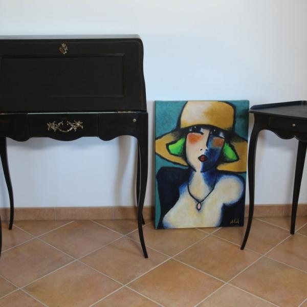 Bureau de pente et tripode noir